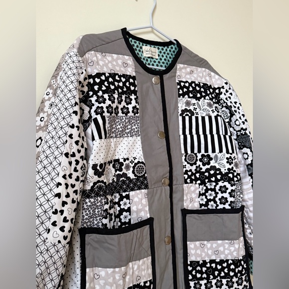 ⭐️ Handmade Upcycled -SHORT- B&W Quilted Coat Jacket - Picture 3 of 4